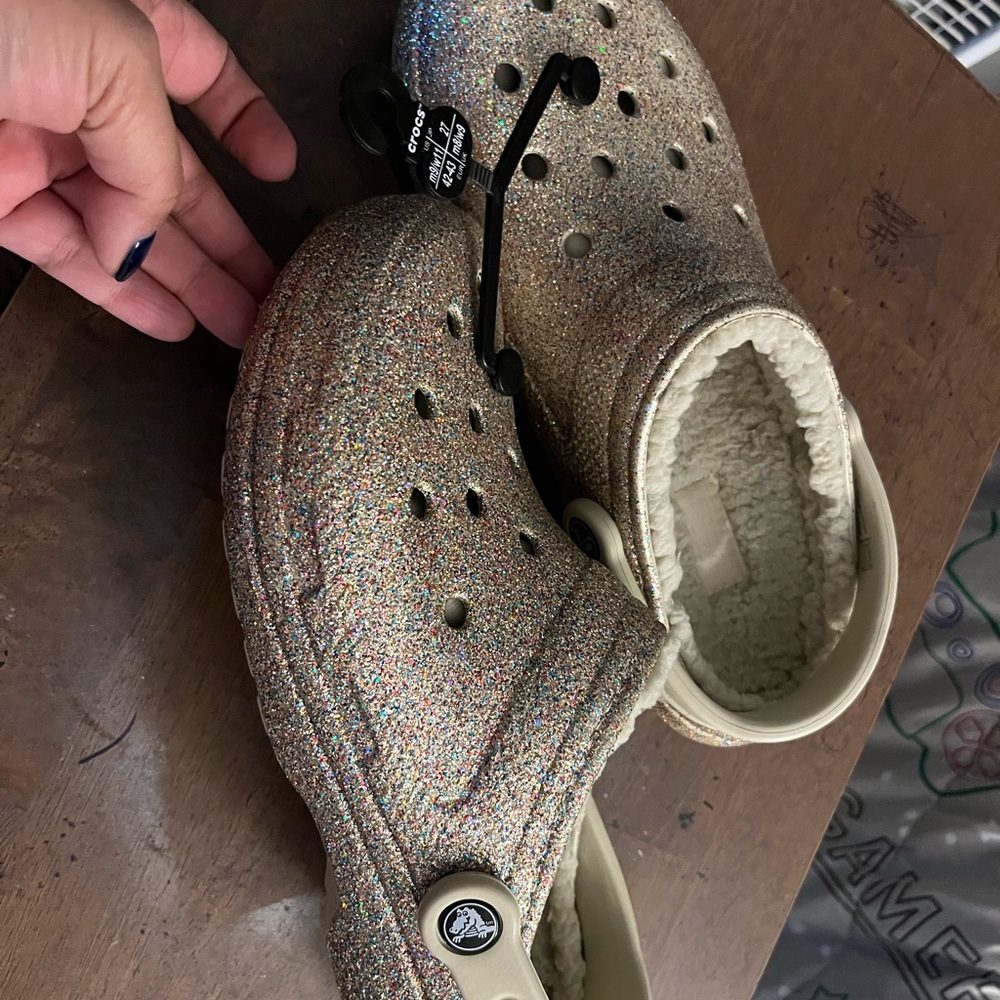 Gold Crocs - Picture 4 of 4